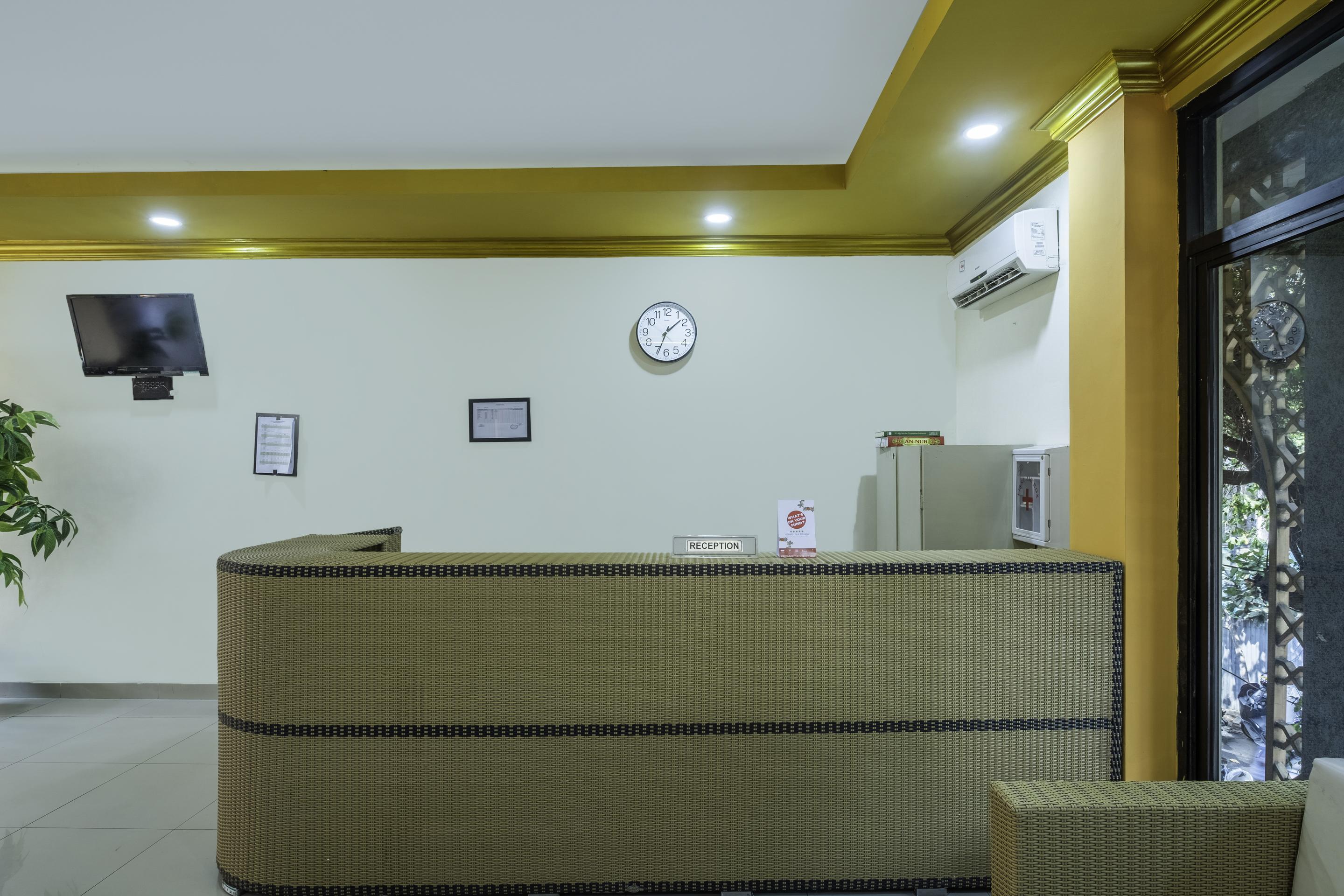 Oyo 2132 Pondok Avicenna Чиребон Экстерьер фото