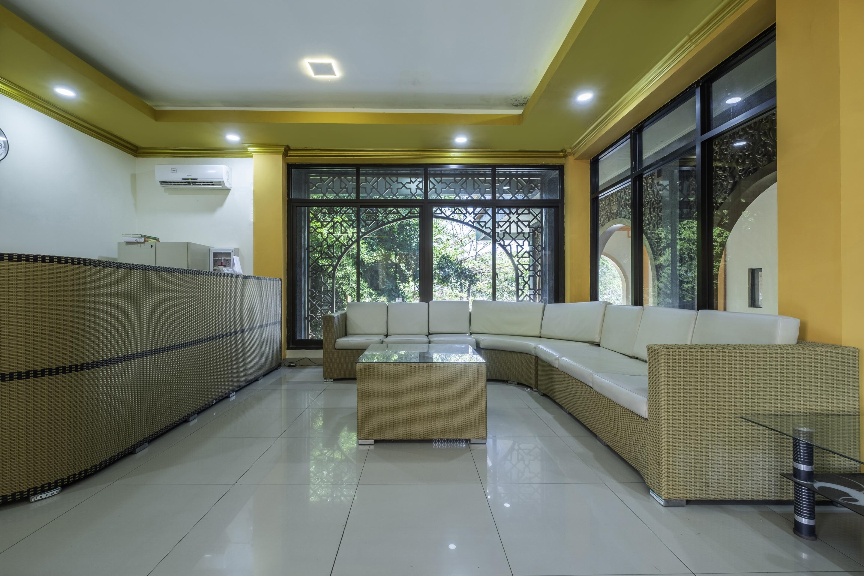 Oyo 2132 Pondok Avicenna Чиребон Экстерьер фото