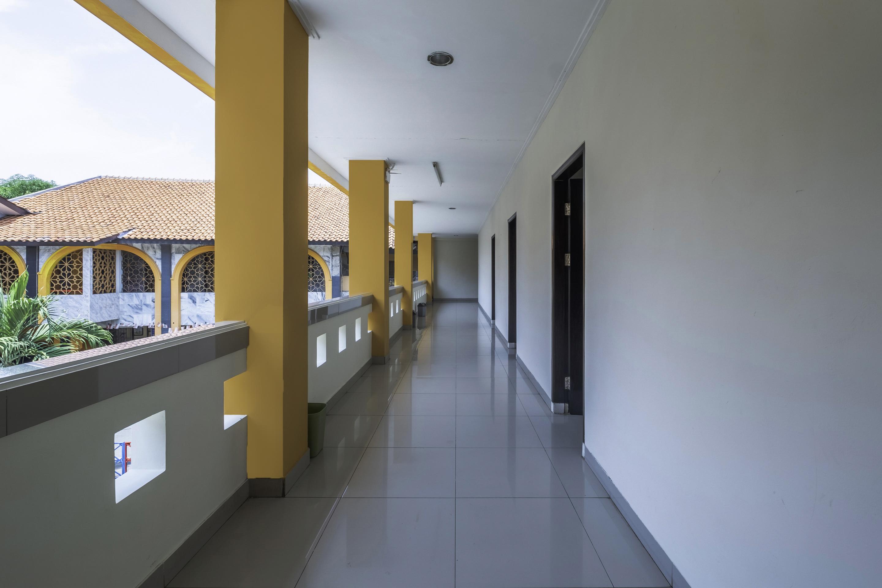 Oyo 2132 Pondok Avicenna Чиребон Экстерьер фото