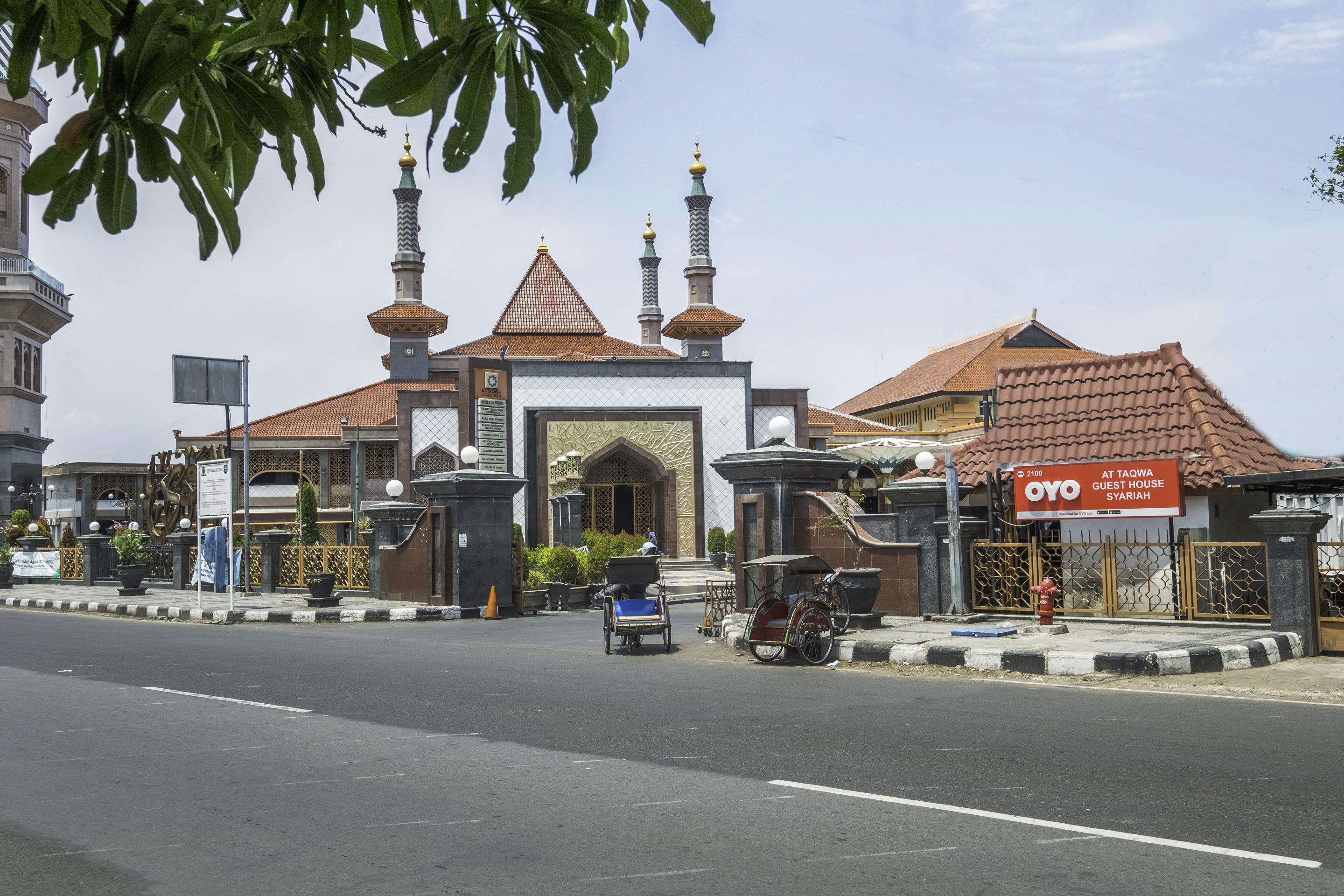 Oyo 2132 Pondok Avicenna Чиребон Экстерьер фото